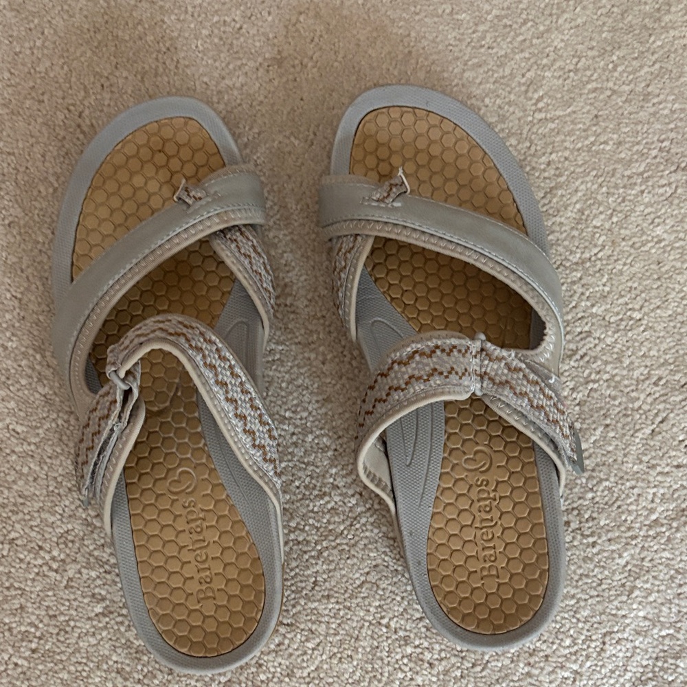 BareTraps Women's Tan and Gray Sandals